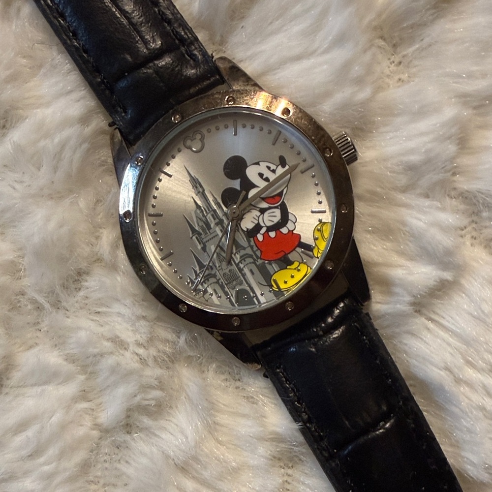 Walt Disney World Limited Release Mickey Mouse Watch and Classic Mickey Figure